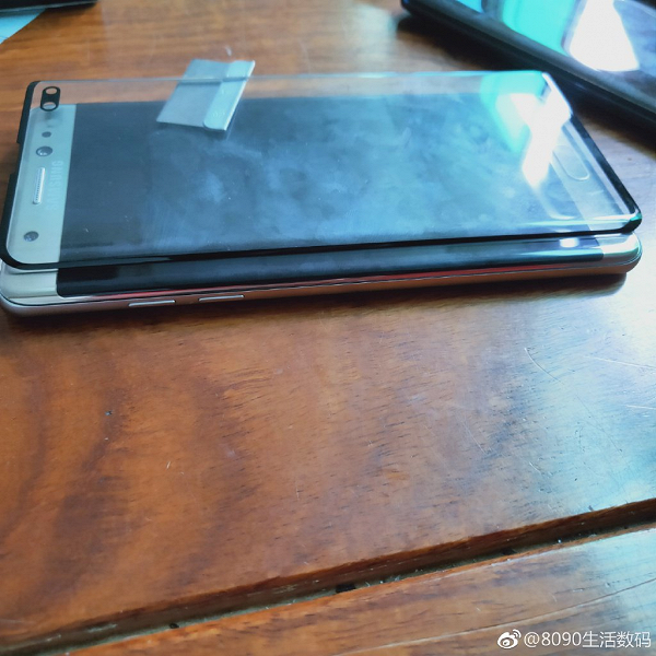 Фото дня: новый флагман Samsung Galaxy S10+ сравнили с... Galaxy Note7