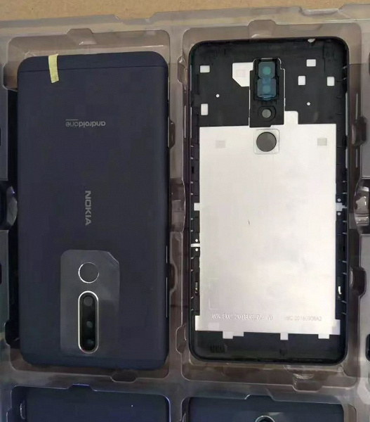 Фото дня: металлическая задняя панель смартфона Nokia 7.1 выдает сходство с Nokia 7.1 Plus
