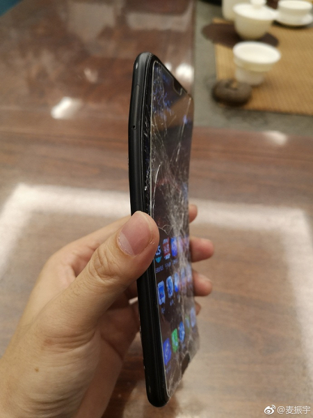 Смартфон Huawei P20 упал с высоты 50 метров и остался в рабочем состоянии