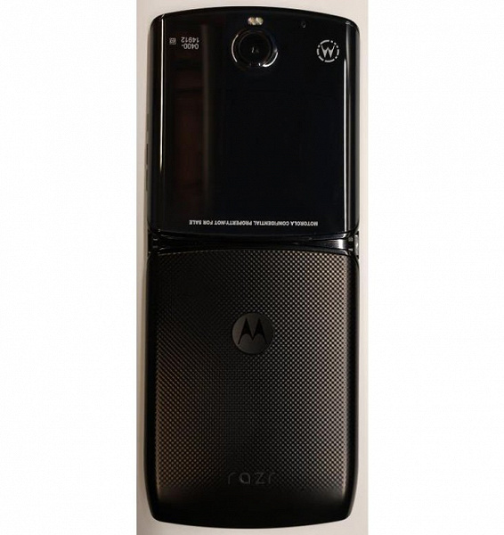 Галерея живых фото раскладушки Motorola Razr с гибким экраном от официального источника и характеристики появились перед самым анонсом
