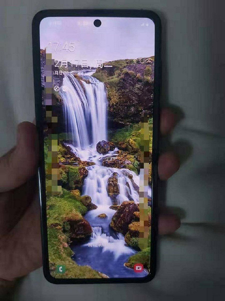 Живые фото раскладушки Samsung в стиле Moto Razr 2019