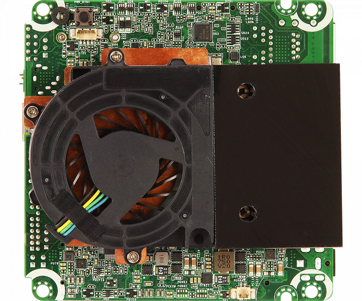 На миниатюрной плате ASRock NUC-8365U установлена однокристальная система Intel Core i5-8365U или Core i7-8665U 