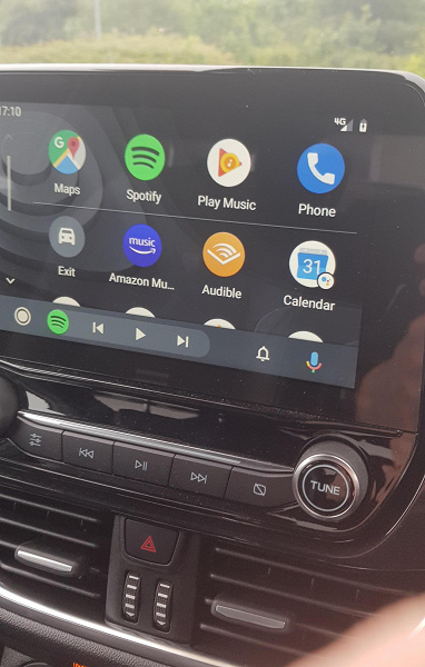 Google начала распространение обновления для Android Auto с тёмной темой