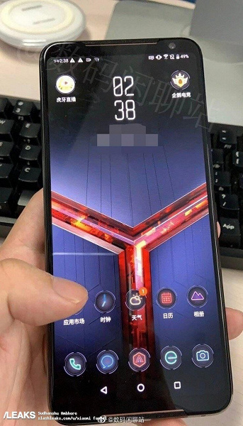 Игровой смартфон Asus ROG Phone 2 впервые позирует на живых фото
