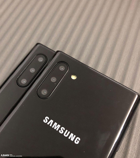 Реалистичные макеты Samsung Galaxy Note10 и Galaxy Note10+ сфотографированы со всех сторон