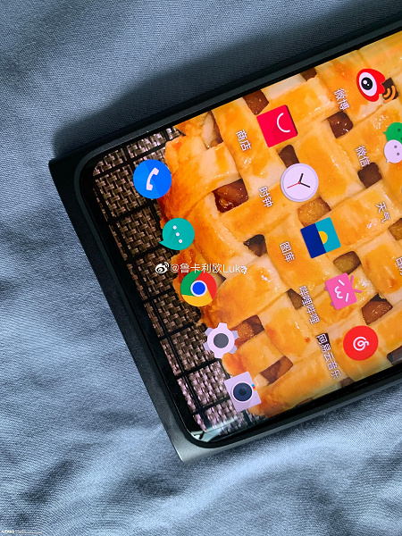 Живые фото смартфона OnePlus 7T Pro