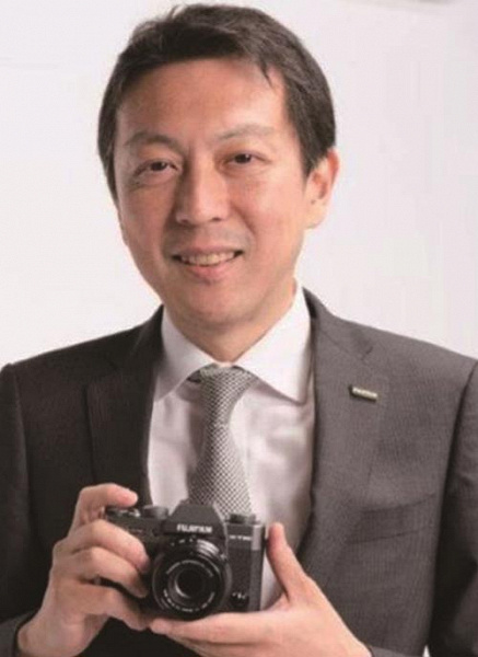 Топ-менеджер Fujifilm признал, что потребителям трудно объяснить, в чем смартфоны уступают камерам