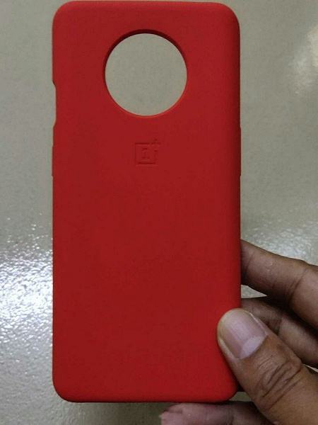 Новые фото подтверждают форму блока камер в OnePlus 7T