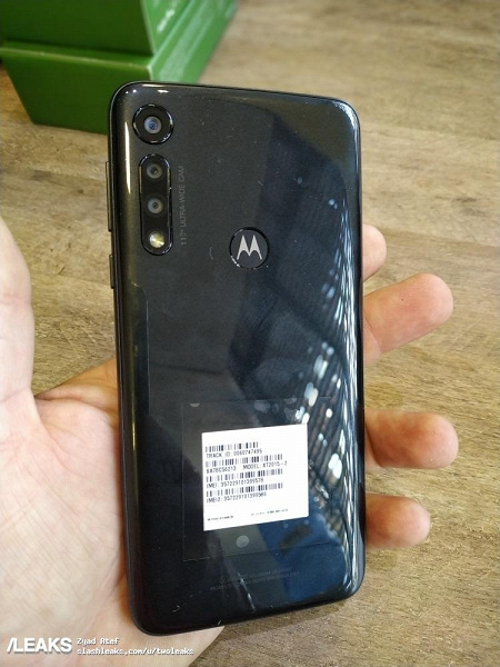 Первая распаковка и живые фото новинки Motorola