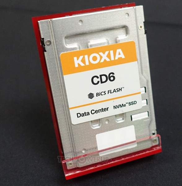 Твердотельные накопители Kioxia CM6 с интерфейсом PCIe 4.0 x4 будут предложены объемом до 30 ТБ 
