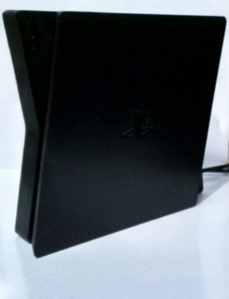 Такую Sony PlayStation 5 мы можем увидеть на полках магазинов