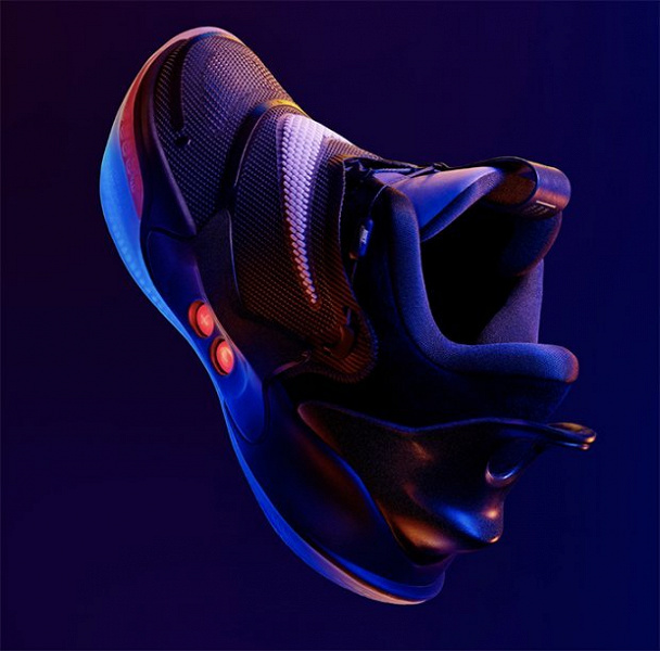 Новые кроссовки Nike сами шнуруются и управляются со смартфона