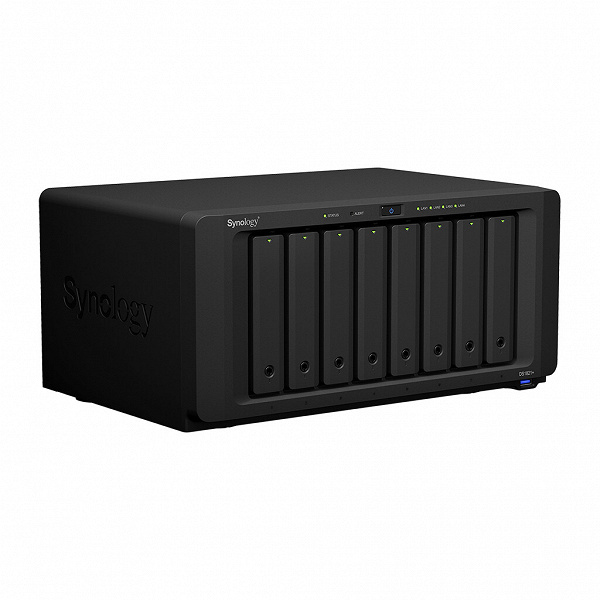 Сетевое хранилище Synology DiskStation DS1821+ имеет восемь отсеков для накопителей