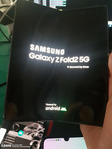 Первое живое фото Samsung Galaxy Z Fold 2 во включенном состоянии