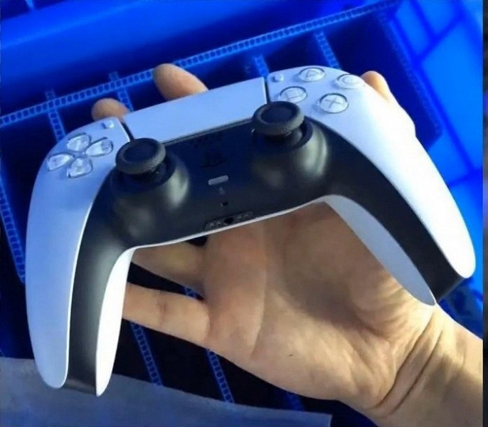 Живое фото контроллера DualSense для PlayStation 5