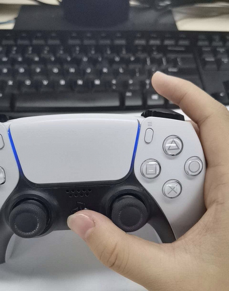 Геймпад DualSense для PlayStation 5 на живых фото