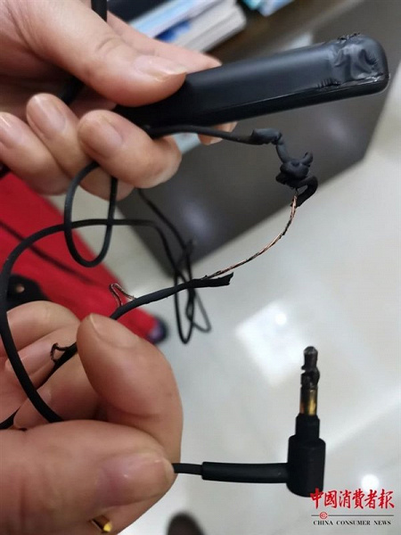 Дорогие наушники Sony взорвались при зарядке