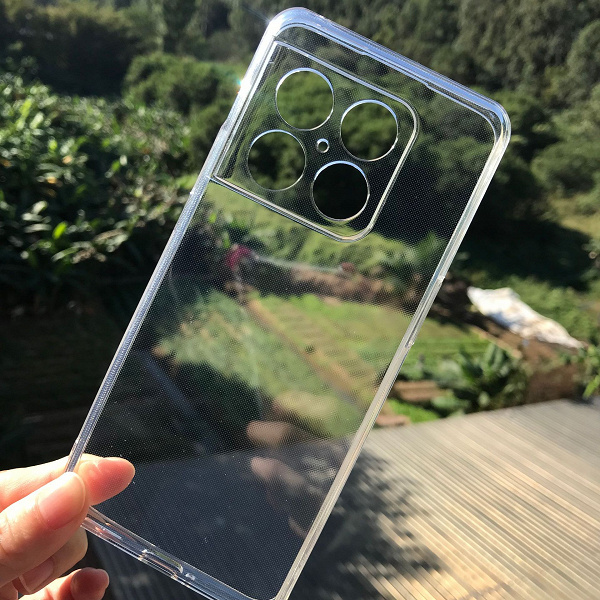 OnePlus 10 Pro Original Design Confirmed: First Live Photo of Branded Smartphone Case Published