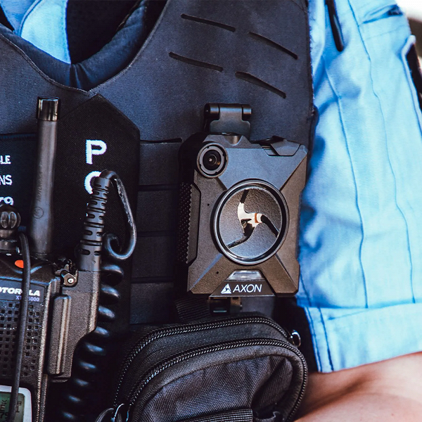 Сотрудники Apple будут носить нагрудные камеры, как у полицейских