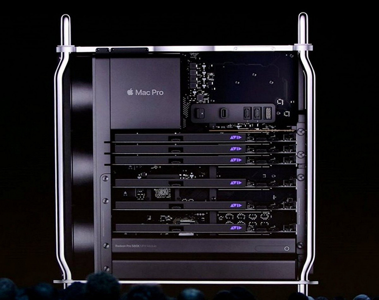 В Mac Pro теперь можно установить две двухчиповые видеокарты Radeon Pro W6800X Duo с 64 ГБ памяти у каждой