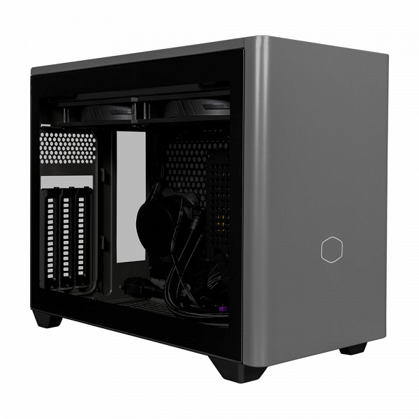 Корпус Cooler Master NR200P Max рассчитан на плату типоразмера mini-ITX и укомплектован СЖО