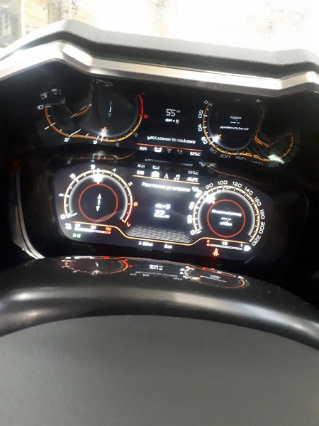 Lada Vesta, ты ли это? Опубликованы фото интерьера Vesta FL с вертикальным экраном мультимедийной системы как у Tesla