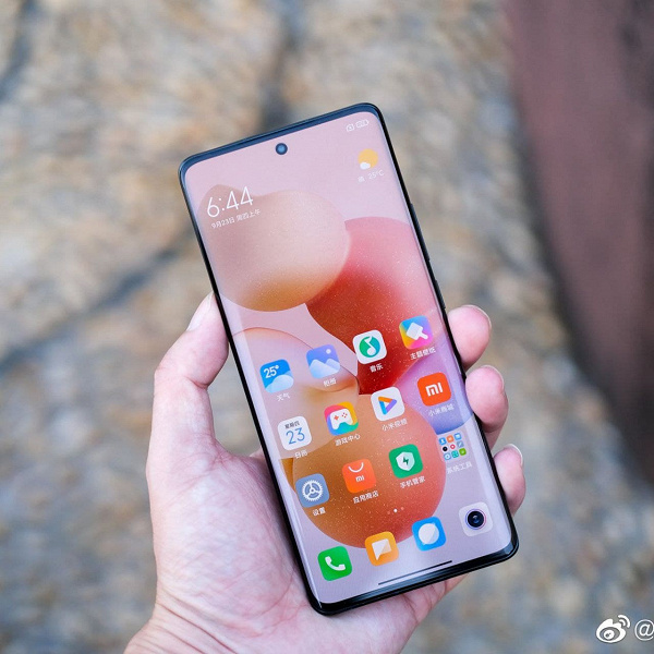 OLED screen 120Hz, 64MP, 4500mAh, 55W, MIUI 12.5 out of the box for $ 420.  Features and cost of Xiaomi Civi
