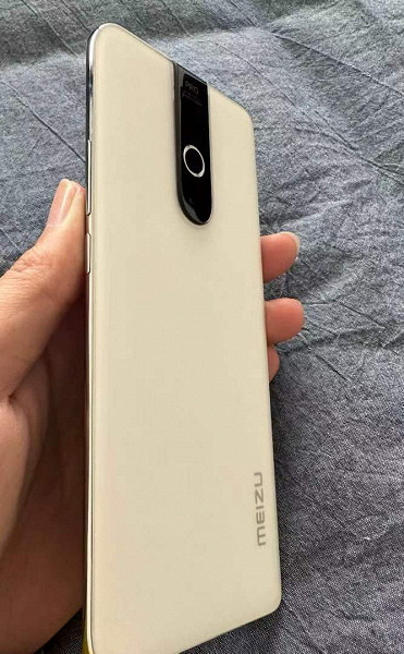 Meizu 20 Pro showed on live photos. He unexpectedly reminded Redmi Note 8 Pro