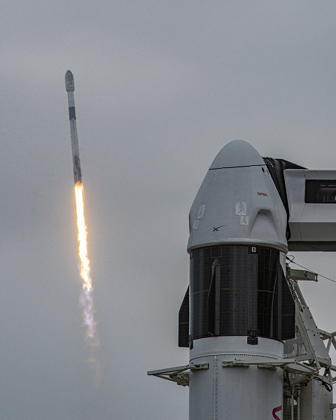 Группировка Starlink расширяется. Первая ступень Falcon 9 совершила рекордный 12-й полёт