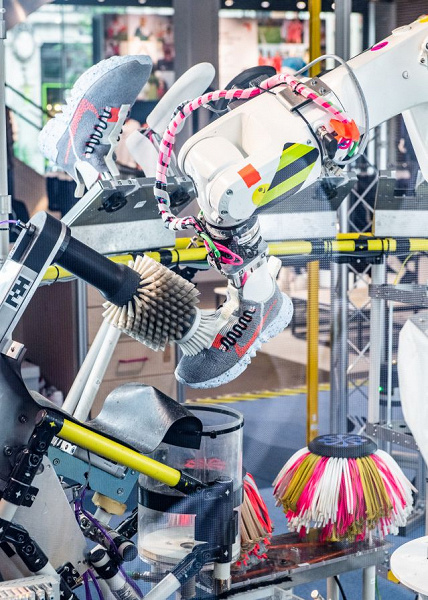 Nike hat einem Roboter beigebracht, wie man Turnschuhe reinigt