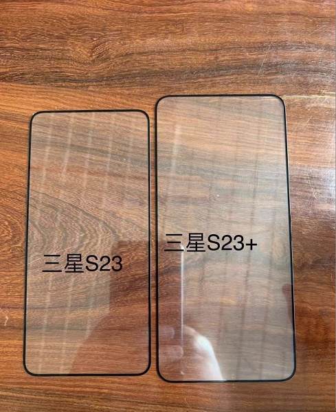 В Китае уже вовсю выпускают защитные стекла для Galaxy S23, Galaxy S23 Plus и Galaxy S23. Живые фото демонстрируют минимальные рамки экрана