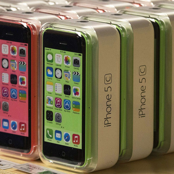 Пластиковый iPhone 5c выходит на пенсию