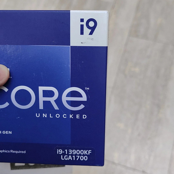 Счастливый обладатель ещё официально не вышедшего Core i9-13900KF опубликовал фото упаковки и скриншот из бенчмарка