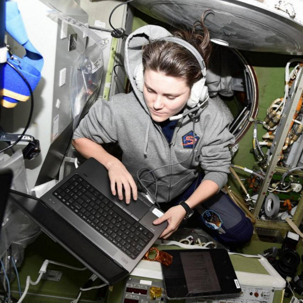 Спирулина на МКС: космонавты выращивают микроводоросли в невесомости