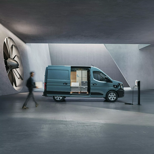 Представлен совершенно новый Renault Master 2024. Он конкурирует с Mercedes-Benz Sprinter, VW Crafter и Ford Transit