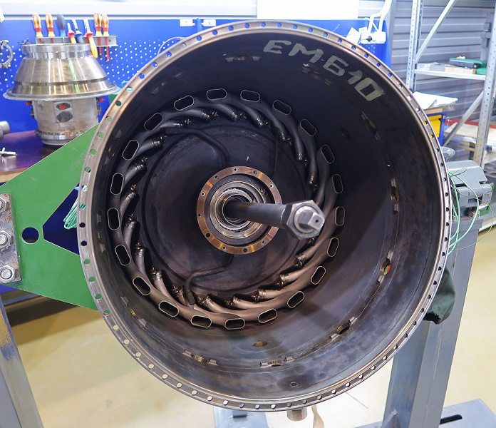 Фотогалерея дня: двигатель ВК-800СМ для российского многоцелевого самолета ЛМС-901 «Байкал» и процессы его сборки