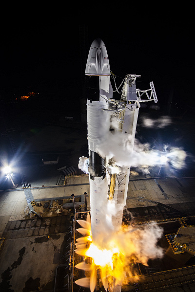 Космический корабль SpaceX с туристами запустили к МКС