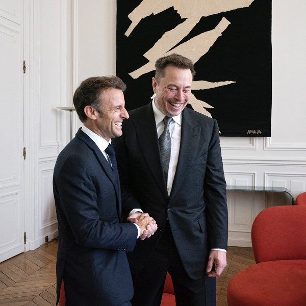 Илон Маск выбирает место для новой гигафабрики. Президент Франции предлагает «работать вместе»