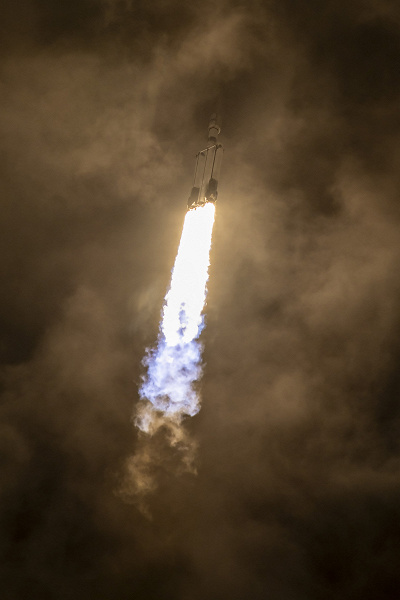 SpaceX успешно запустила на геостационарную переходную орбиту самый большой в мире спутник