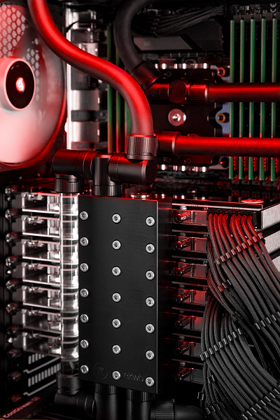 «Большой босс» среди ПК. Mifcom BIG Boss предлагает семь GeForce RTX 4090, два БП по 2 кВт и 64-ядерный процессор