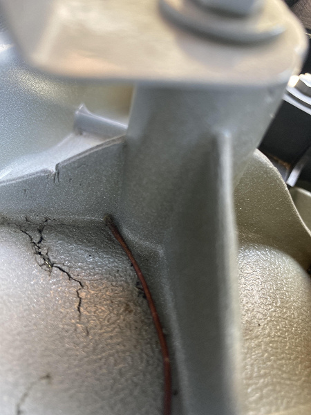 «Это нормально? Илон, есть мысли по поводу такого качества сборки ...