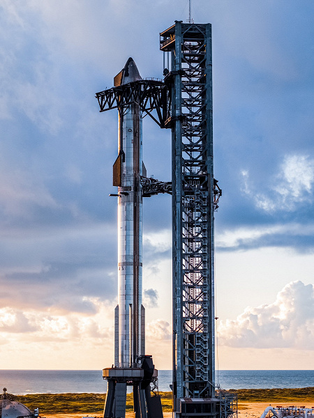 Илон Маск показал «маяк надежды» — космический корабль Starship, готовый к запуску