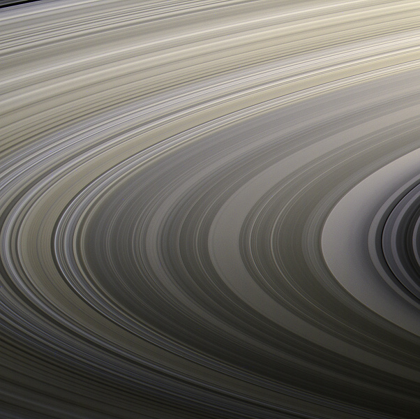 Новые исследования объясняют происхождение колец Сатурна и ледяных спутников