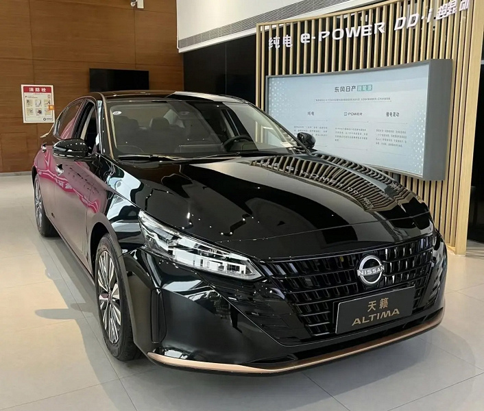 Черный с «золотом», почти 5 метров длины и всего 156 л.с. В Китае стартовали продажи Nissan Teana Twentieth Anniversary Gloomy Gold Edition