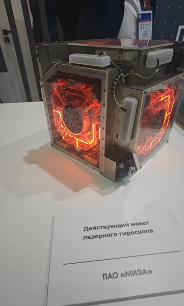 Ростех показал ключевой элемент управления для импортозамещенного самолета SJ-100 &mdash; это лазерный гироскоп