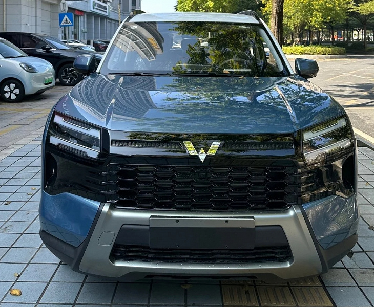 Можно бензиновый, гибридный либо электрический, а также на пять либо семь мест. Wuling готовит новый кроссовер Xingguang 560