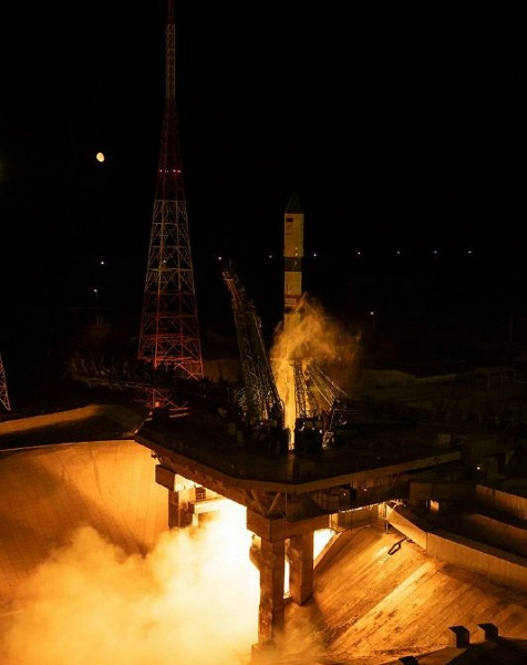 Чеснок, скафандр и уникальная установка для синтеза полупроводников: «Прогресс МС-32» прибыл на МКС