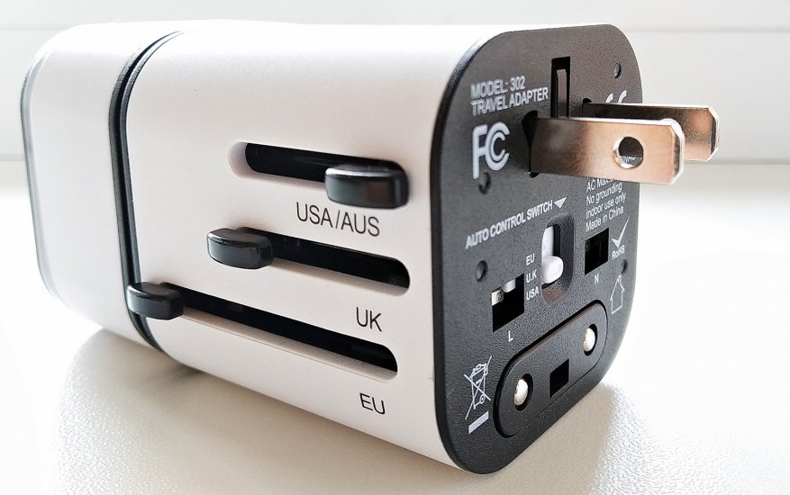 Универсальный международный адаптер + блок питания 2 USB