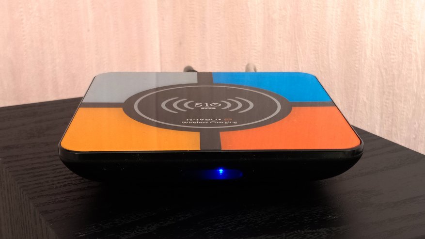 TomTop: R-TV Box S10 Plus — смарт-приставка с функцией беспроводной зарядки: обзор, разборка и тесты