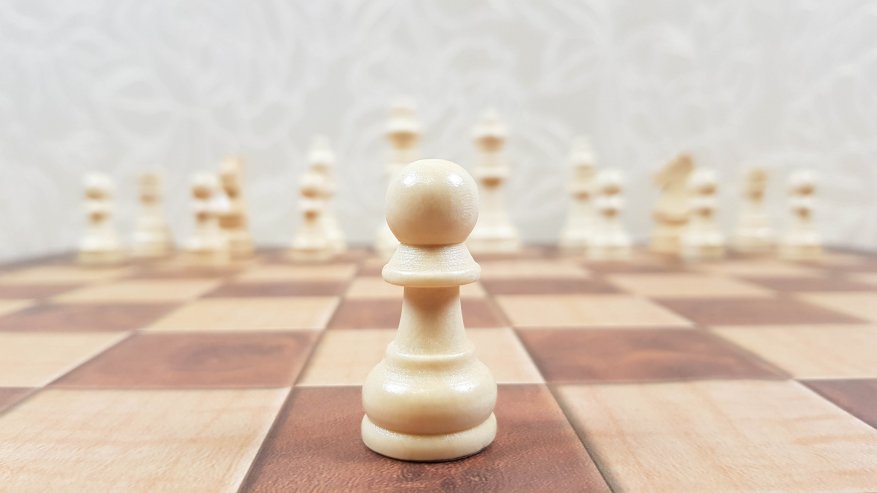 AliExpress: Классические настольные игры с деревянными фигурками: шахматы, шашки, нарды